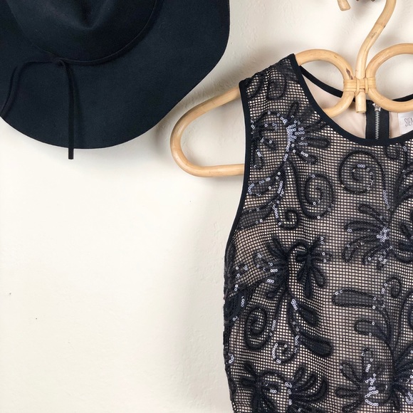 Sienna Sky Black Floral Sequin Crop Top Sz Medium - Picture 2 of 13